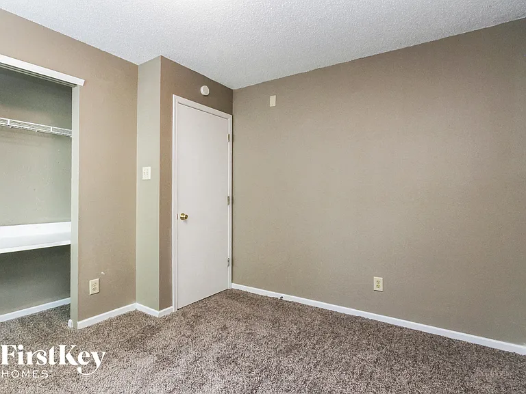 1861 Southernwood Ln — Photo 11