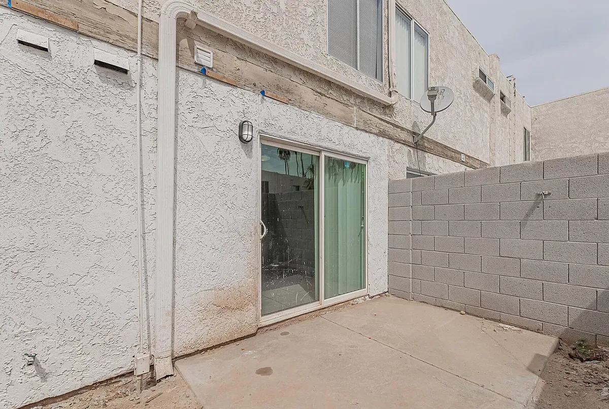 Building Photo - 3840 N 43rd Ave #70