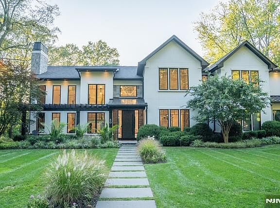 2nd image of 60 Anderson Ave