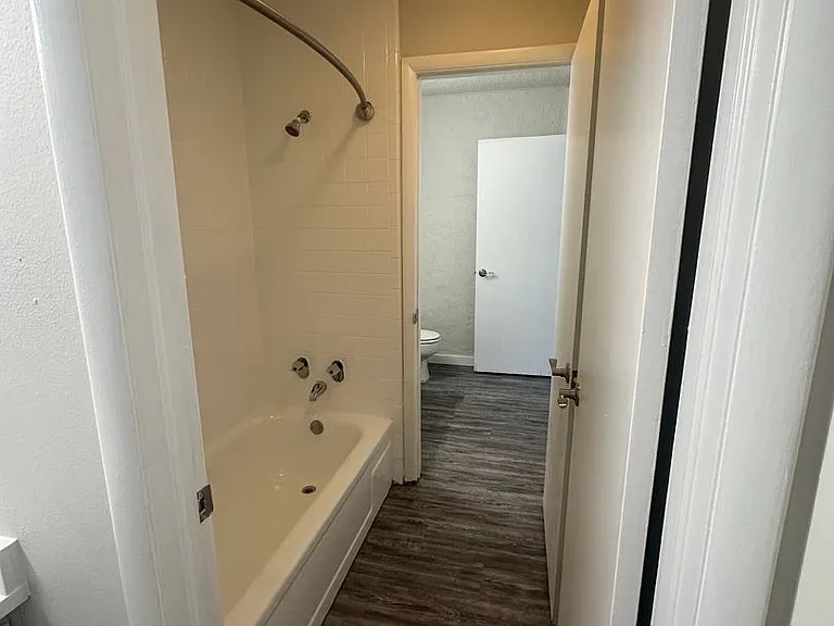 Regency Point Luxury Apartments — Photo 86
