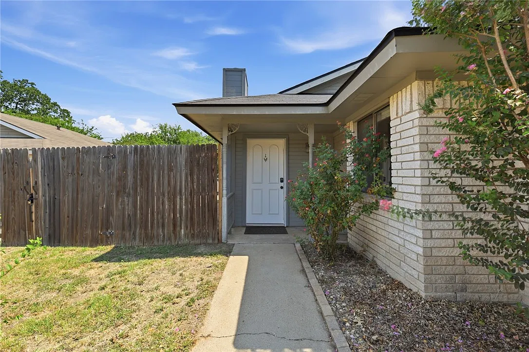 3 bed, 1208 sqft, $1,750 — Photo 3