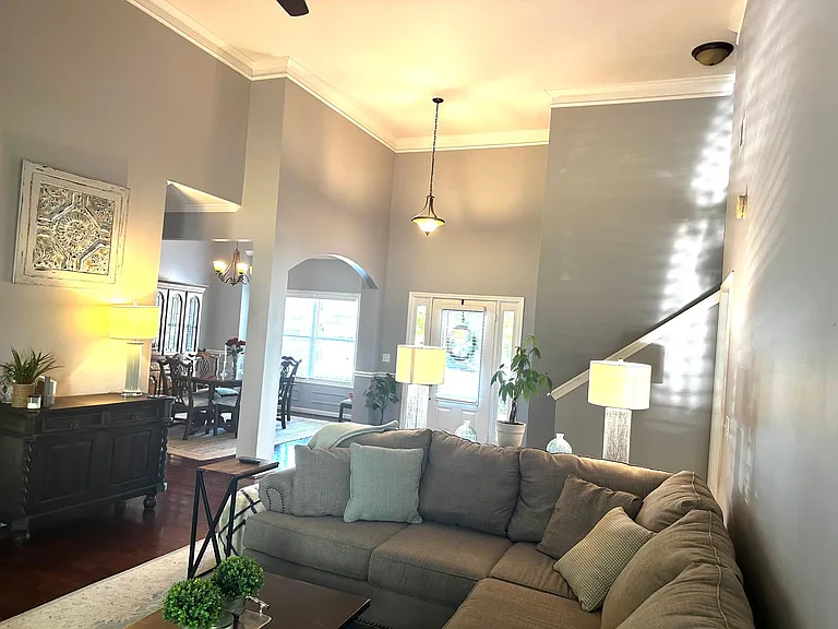 1231 Brighton Ln — Photo 5