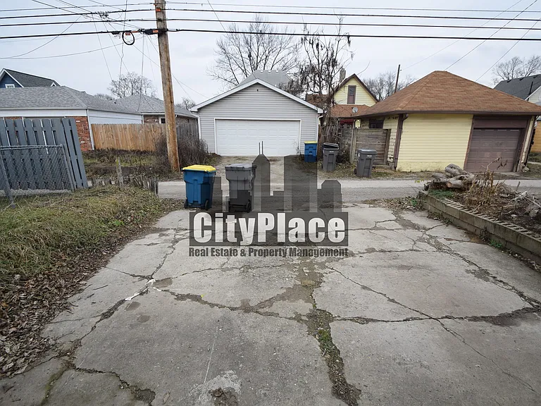 1548 Lexington Ave — Photo 3