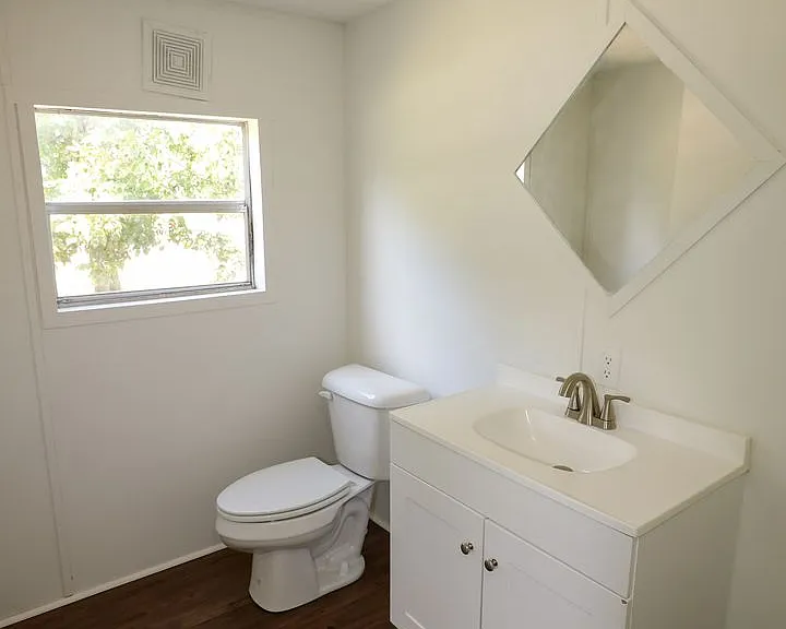 103 Baker St — Photo 20