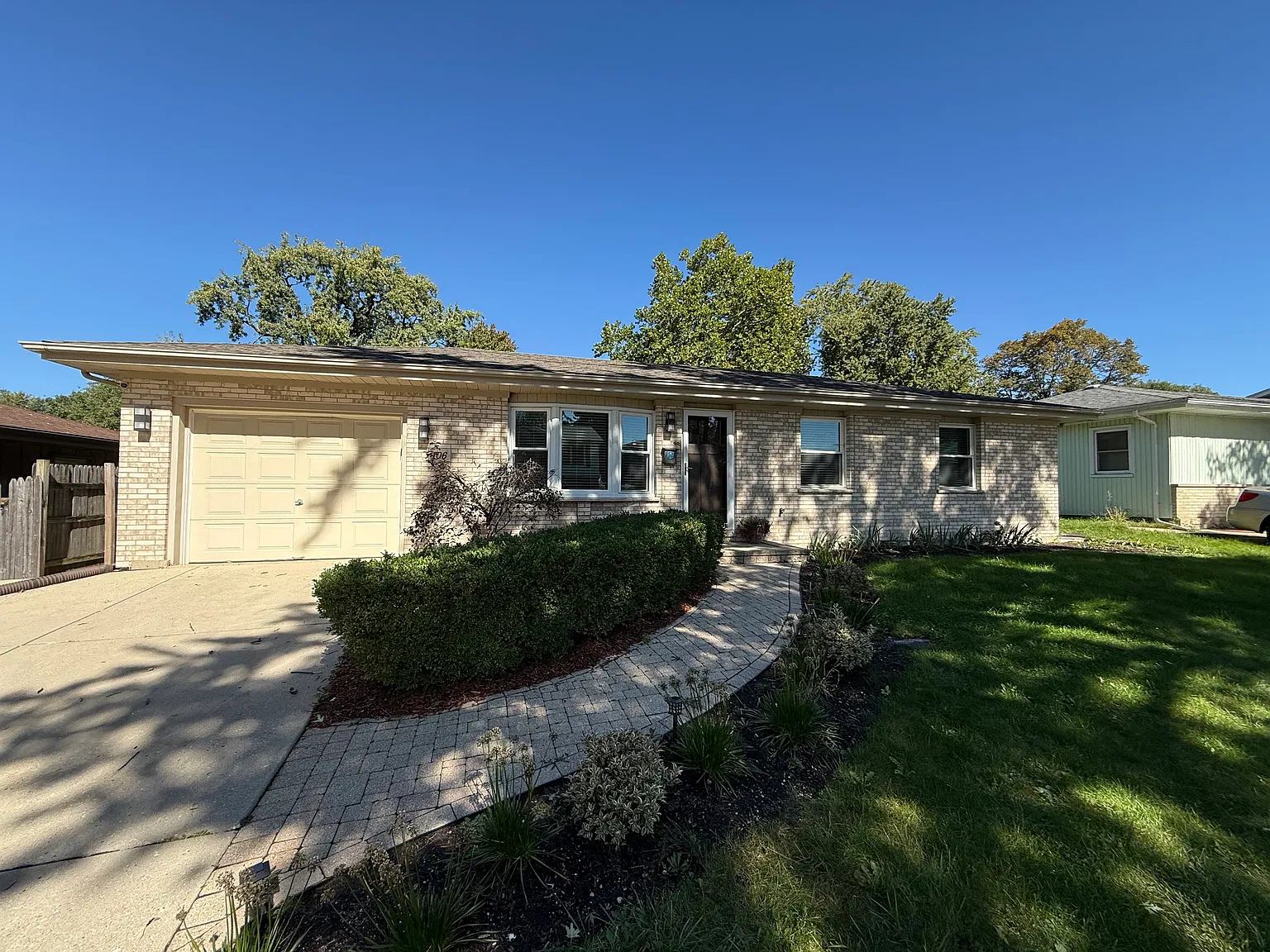 3 bed, $3,000 — Photo 1