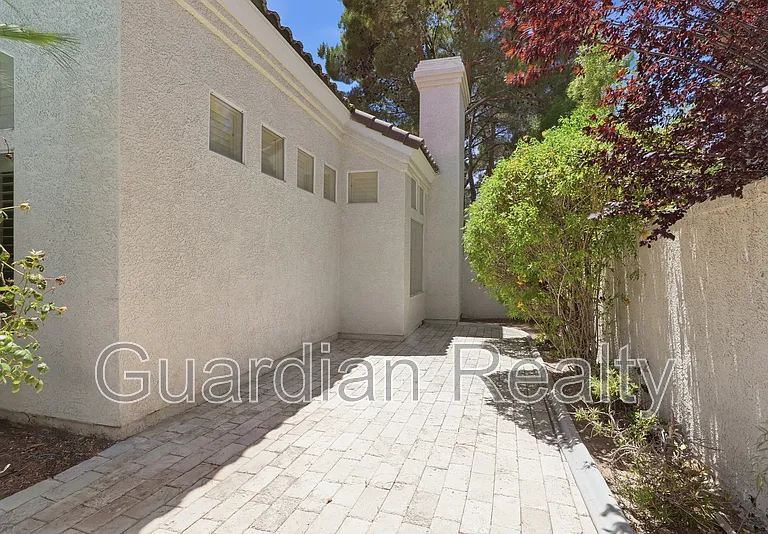 1888 Woodhaven Dr — Photo 60