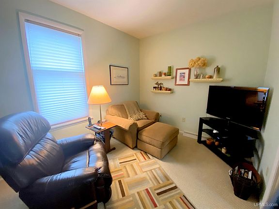 2nd image of 303 Vivian St