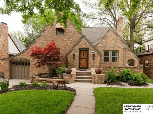 2019 N 54th St, Omaha, NE 68104