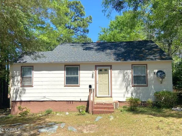 402 Elm Street, Aberdeen, NC 28315