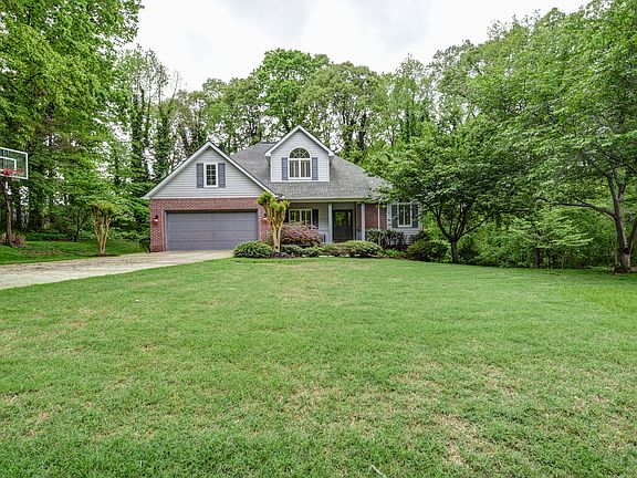 2nd image of 121 Clinchcrest Dr