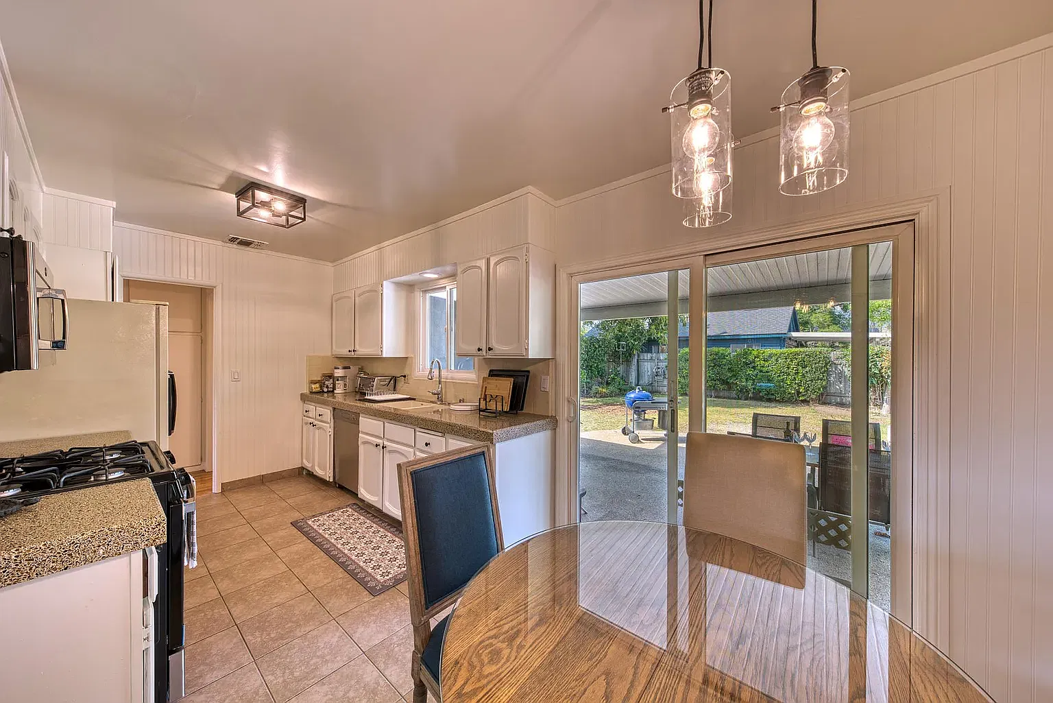 3 bed, $3,995 — Photo 4