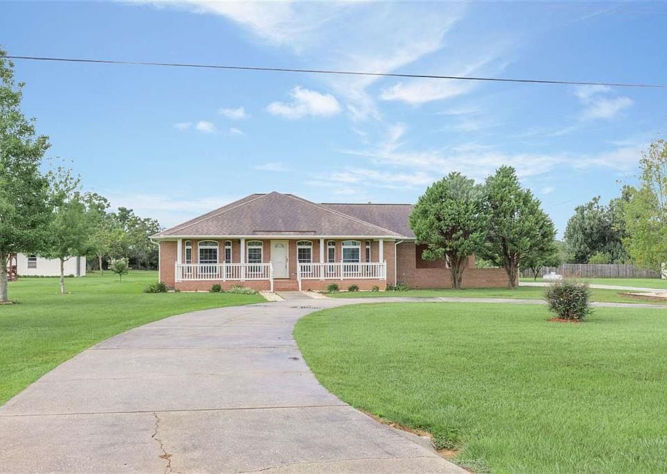 1st image of 1745 Crest Ln