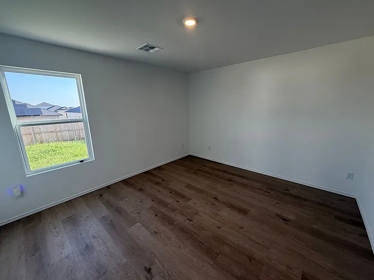 805 NE 101st St — Photo 5