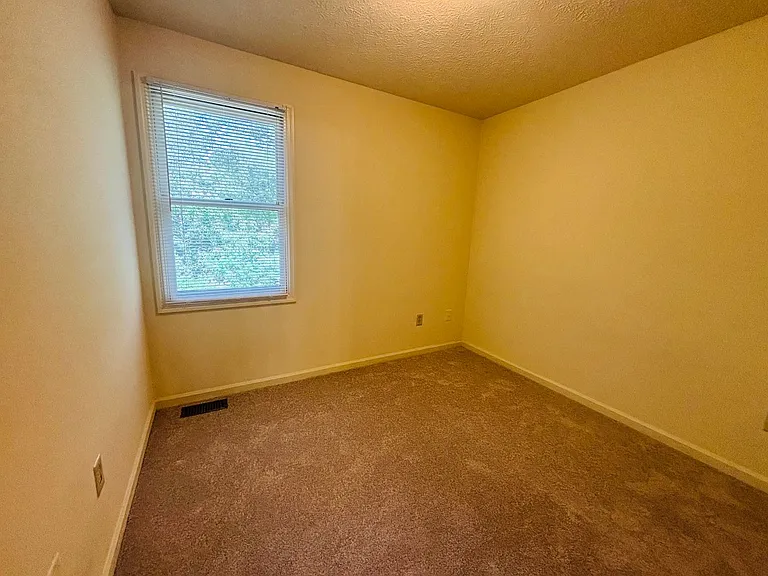 1707 Emerald St — Photo 13