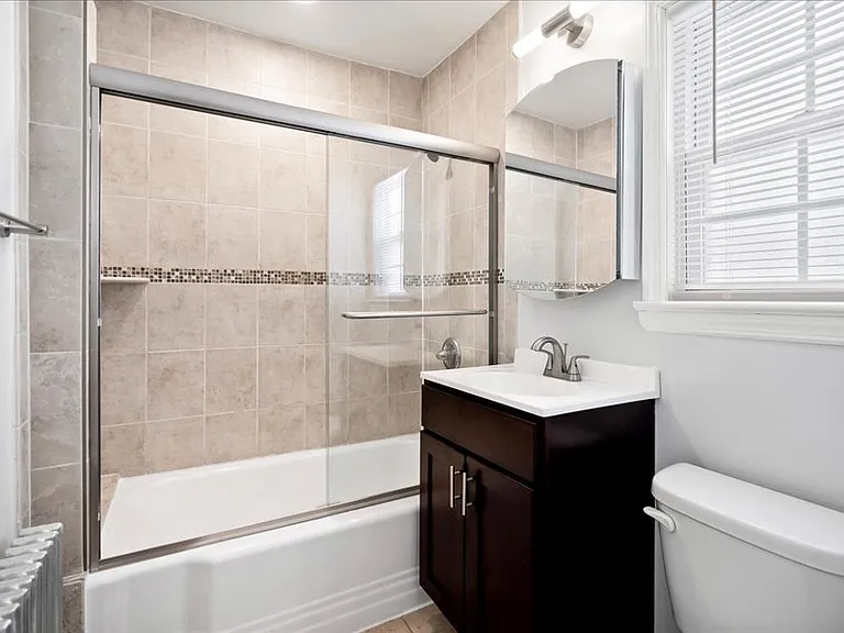 Hilltop Manor Apartments — Photo 11