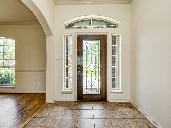 4th image of 8911 Majesty Ln