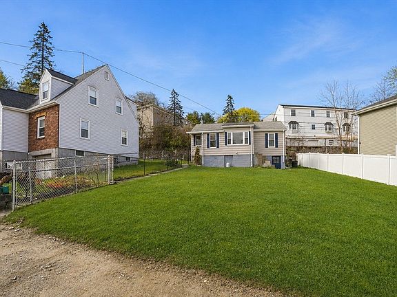 3rd image of 25 Johnson St
