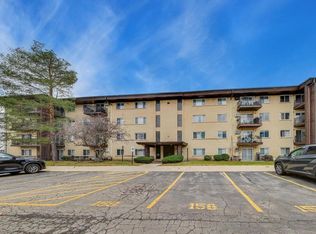 445 S Cleveland #302, Arlington Heights, IL 60005