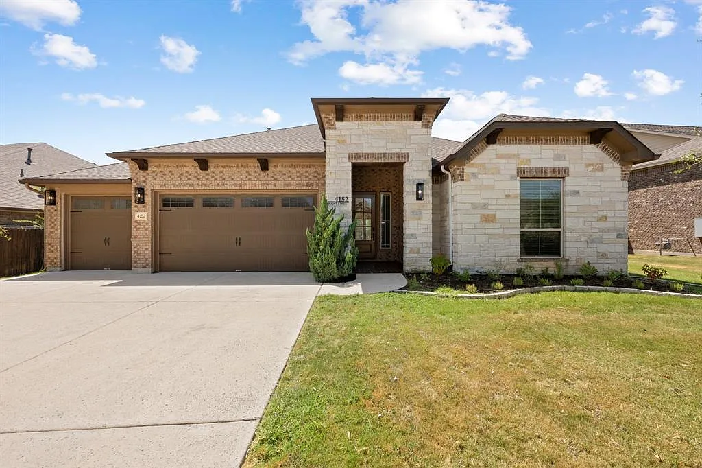 4 bed, 3.5 bath, 3147 sqft, $3,200 — Photo 1