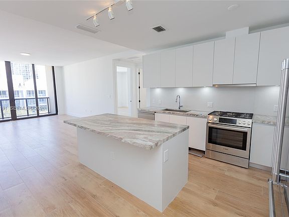 3rd image of 3034 Oak Ave Unit 408