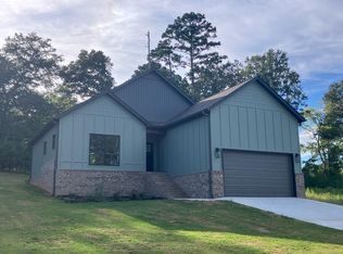 149 River Dr, Tuscumbia, AL 35674