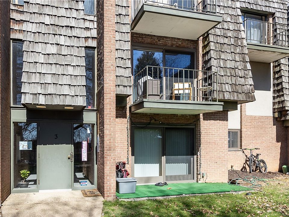 1st image of 323 Forest Green Dr