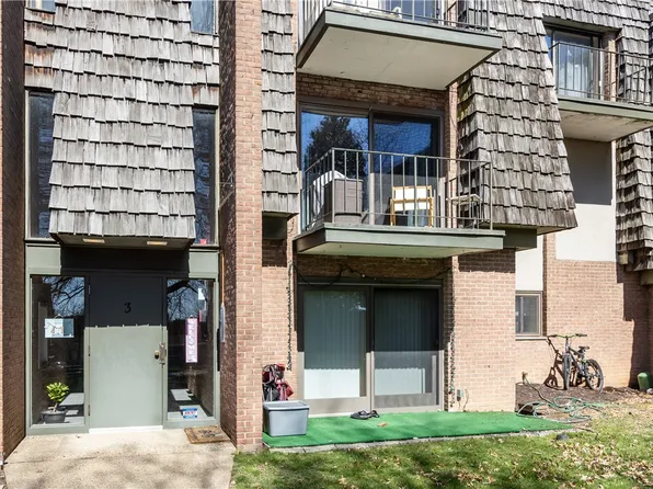 323 Forest Green Dr, Coraopolis, PA 15108