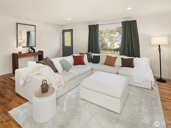 5th image of 5035 25th Avenue SW