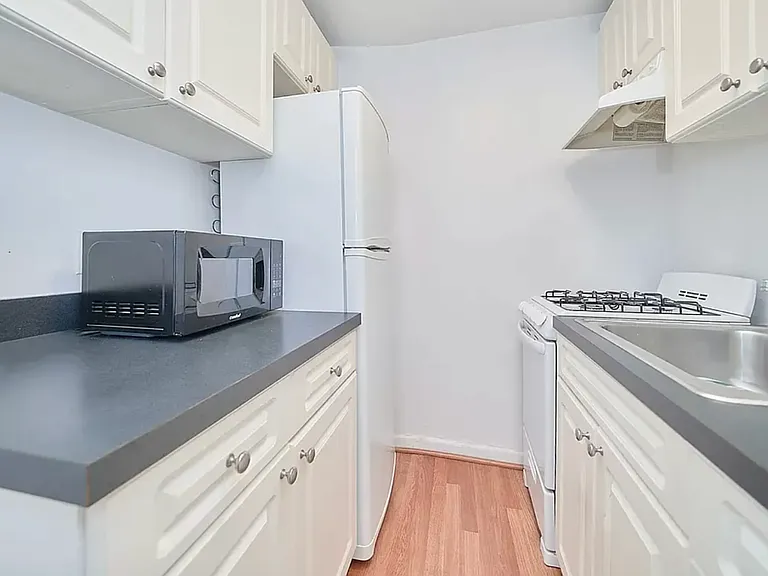 319 E 95th St #18 — Photo 3
