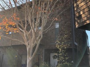 17 Liberty Ln, Petaluma, CA 94952