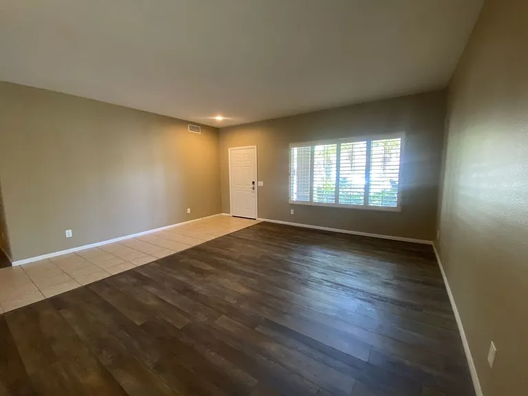 409 Lexington Cir — Photo 4