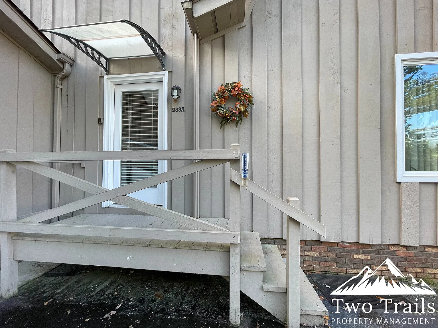 2 bed, 900 sqft, $1,300 — Photo 2