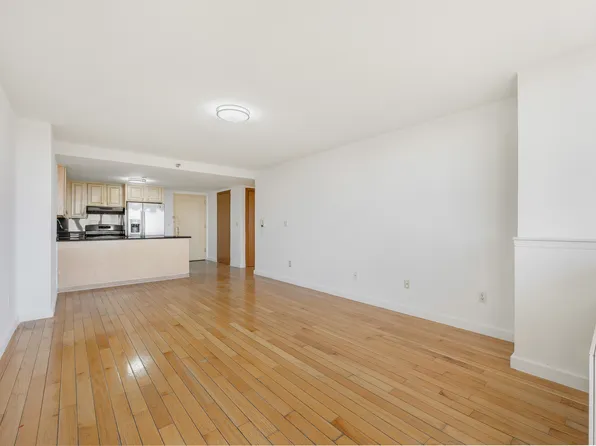 133-38 Sanford Avenue image 7 of 17