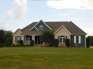 242 Mandolin Dr, Buffalo, WV 25033