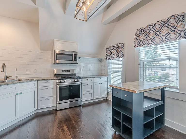 311 W Mistletoe Ave — Photo 15