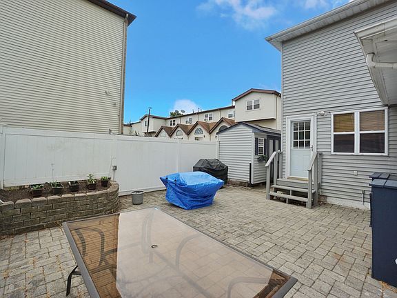 5th image of 184 Gurley Ave