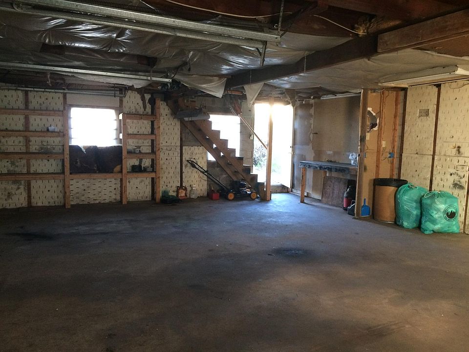 2nd image of 354 Main St