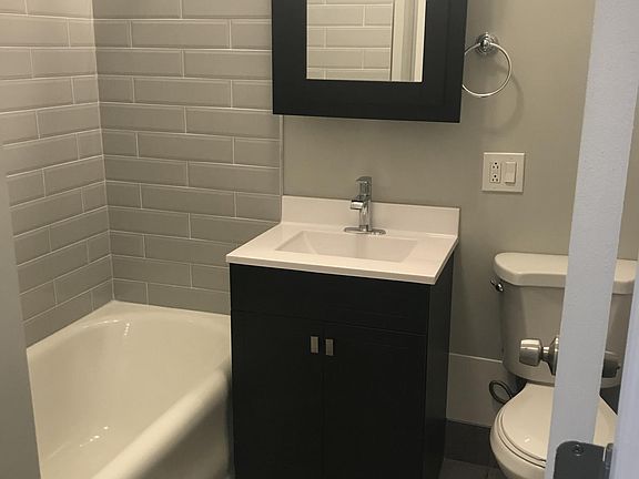 2nd image of 4557 N Leavitt St APT 1