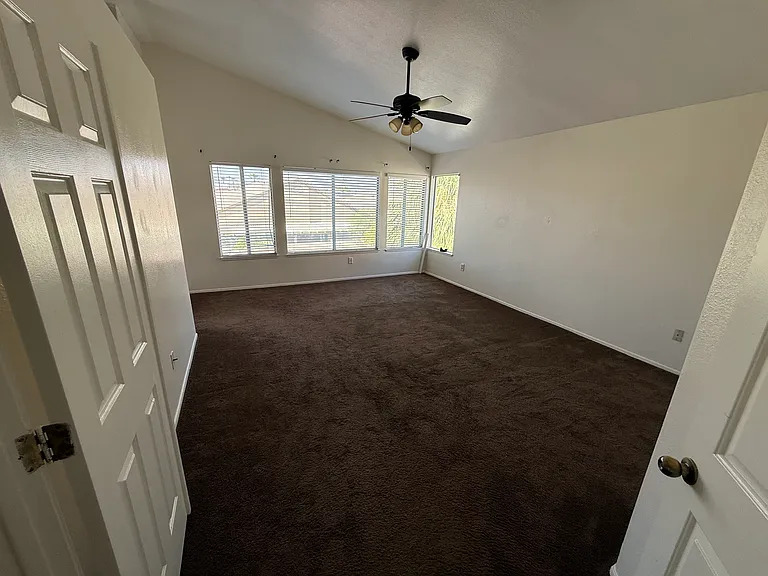 5104 Sequin Dr — Photo 9