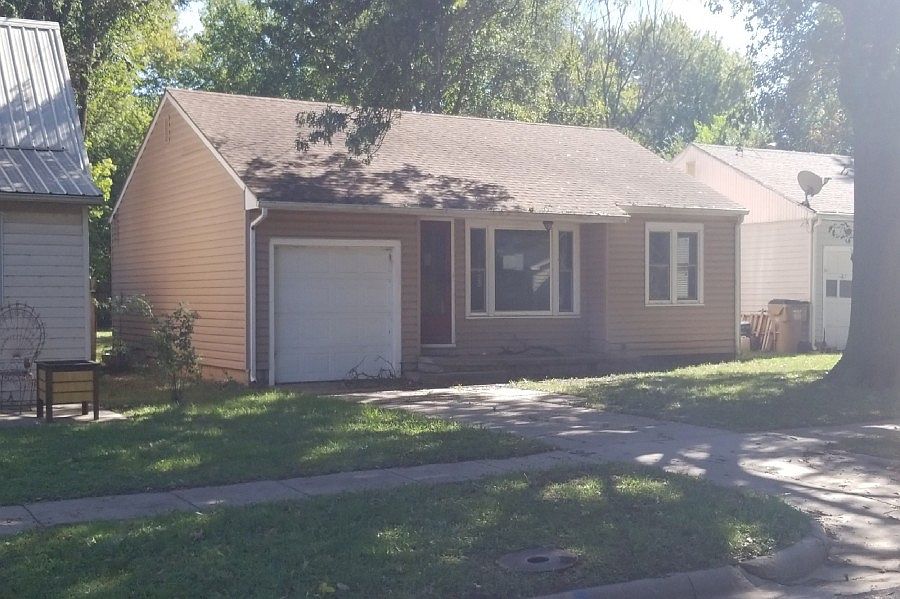2nd image of 220 N Reno St