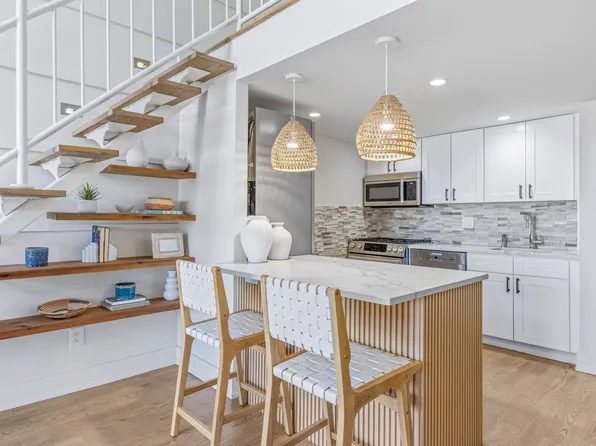 282 Nassau Avenue image 4 of 15