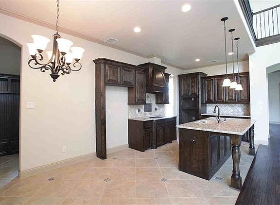 4th image of 2703 Sugar Maple Dr