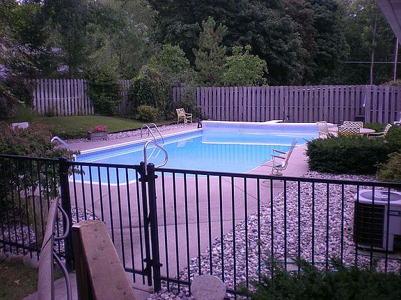 2nd image of 924 S Adeline St