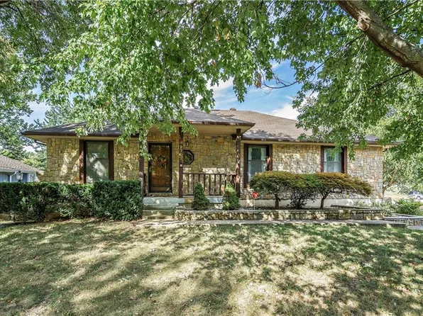 2732 S Coachman Dr, Independence, MO 64055
