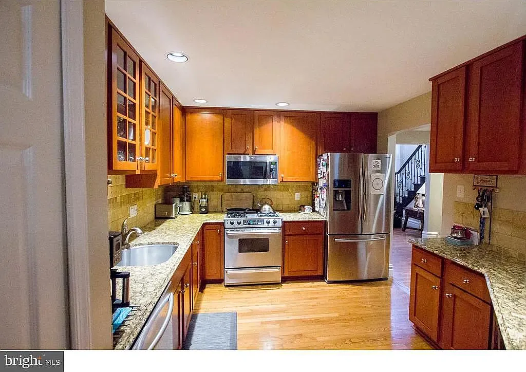 141 Summerhill Ct — Photo 2