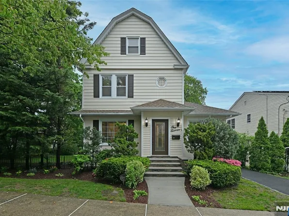 111 Jefferson Ave, Hasbrouck Heights, NJ 07604