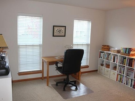 5th image of 1347 Goldfinch Way