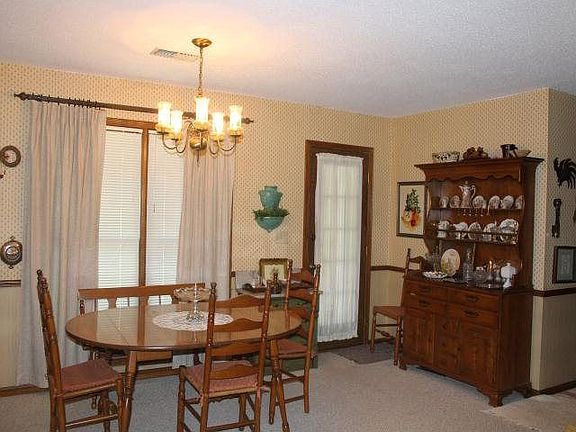 4th image of 394 Edgewood Dr