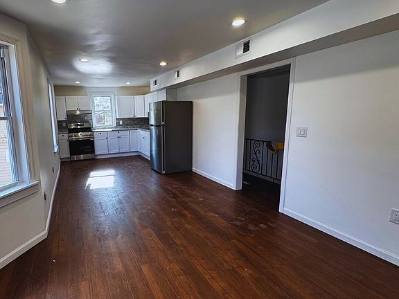 5th image of 333 Chambers St Unit 1