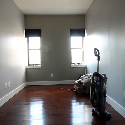 Rented by Evergreen Apartments BK | media 58